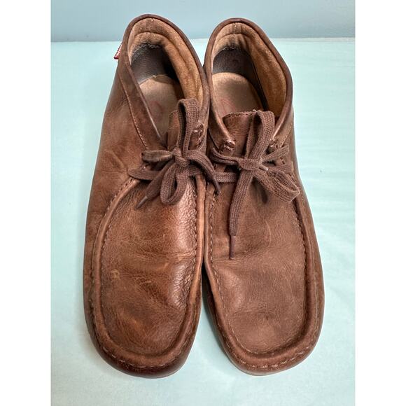 Brown leather Clarks Men\'s Wallabee chukka casual boots signature crepe sole 11